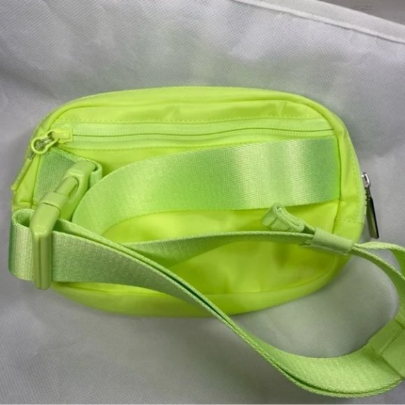 Lululemon Everywhere Belt Bag 1L Electric Lemon - Picture 2 of 5